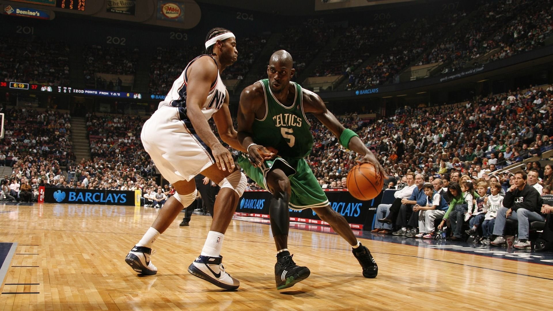 开云体育中心-圣西罗之夜，AC米兰闪耀全场，本泽马虽败犹荣，教练拥抱诠释足球温度，圣西罗之光，AC米兰主场制胜，本泽马虽败犹荣，温情拥抱诠释足球温度